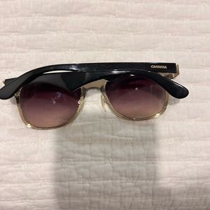 Black carrera sunglasses with gold detail. Excellent condition